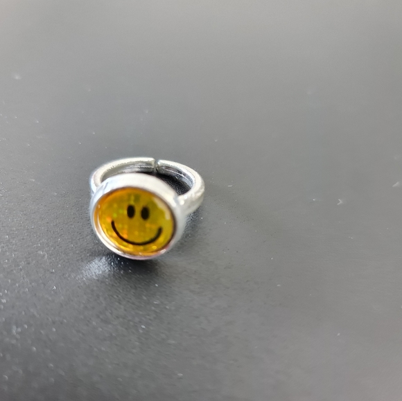 ⭐HOST PICK⭐ Smiley Ring Set - Picture 6 of 9